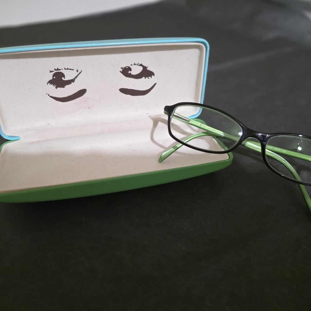 Womens ' Black and Green Glasses with Case NEW witjout Tags